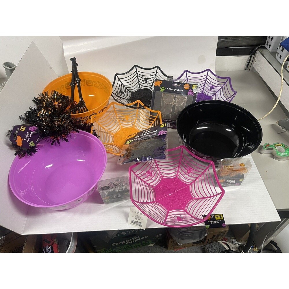 Halloween decorations: Serving Bowls, Spider Candy Bowls, Garland, Lights #651